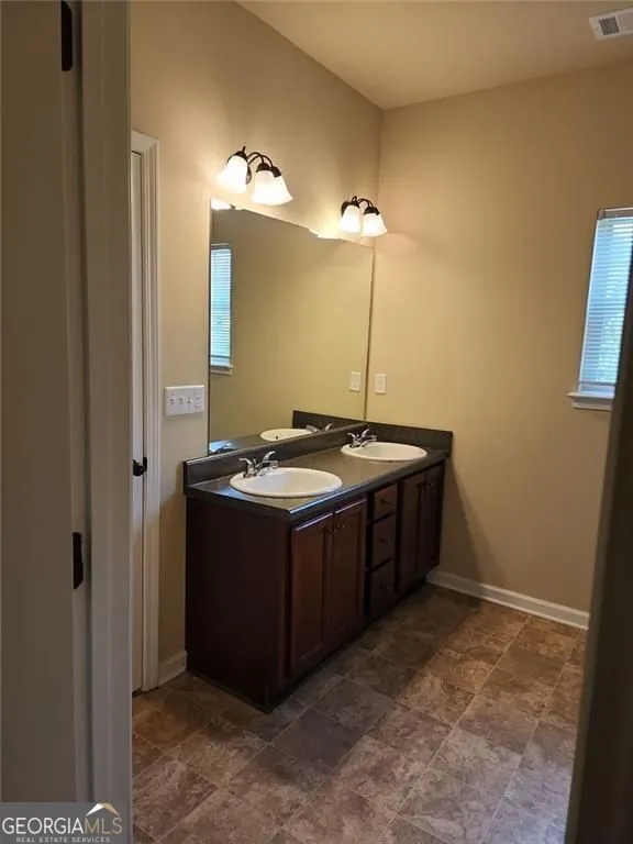 628 Oakside PL Acworth, GA 30102