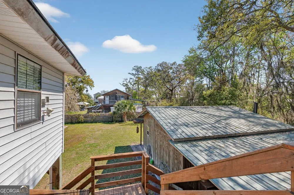 33 Warren AVE Waverly, GA 31565