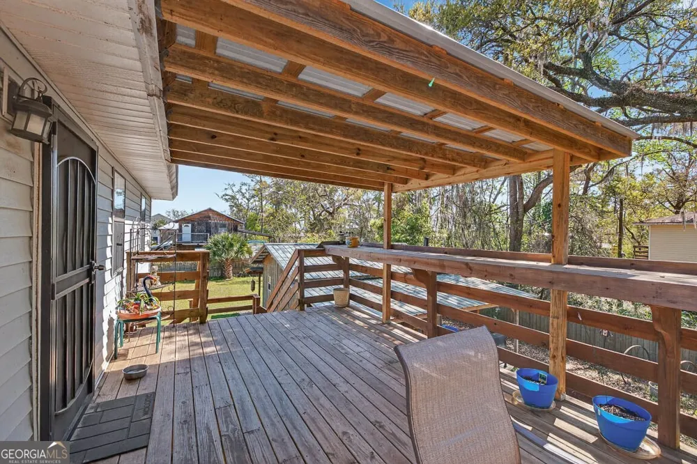 33 Warren AVE Waverly, GA 31565