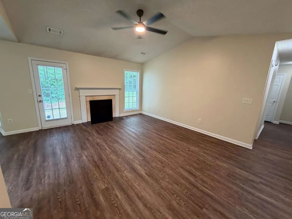 211 Ravenwood CT Bethlehem, GA 30620