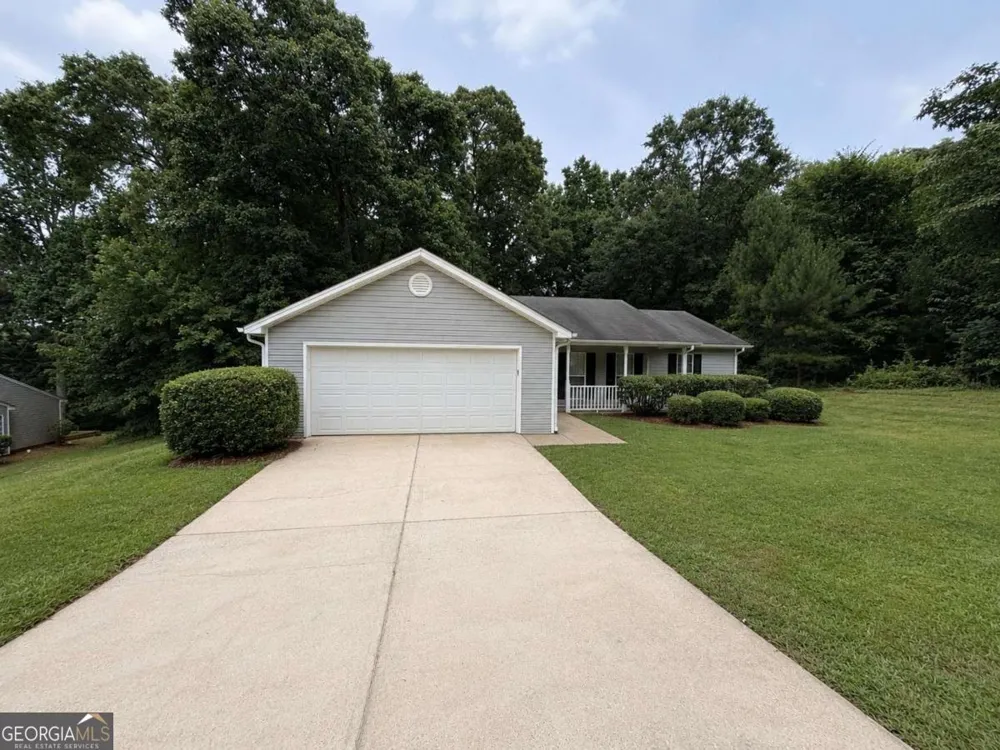 211 Ravenwood CT Bethlehem, GA 30620