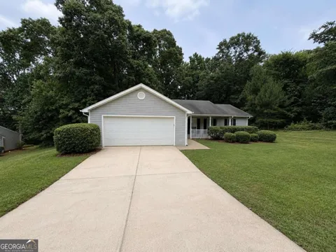211 Ravenwood CT