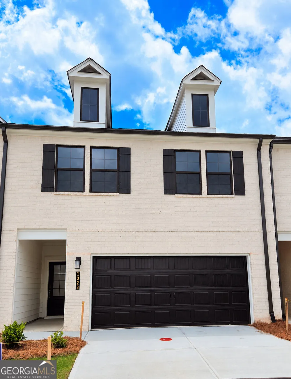 1323 Farmers LOOP Austell, GA 30106