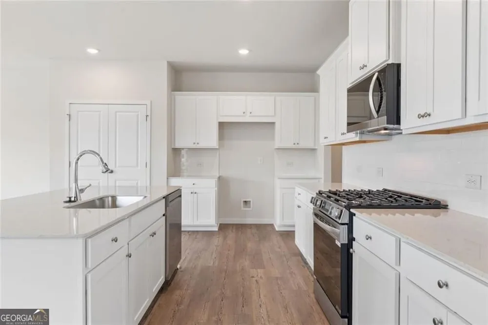 1323 Farmers LOOP Austell, GA 30106