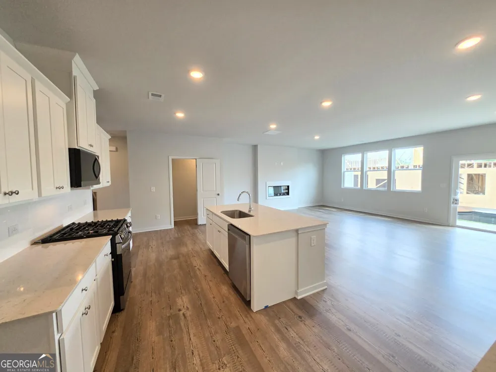 1323 Farmers LOOP Austell, GA 30106