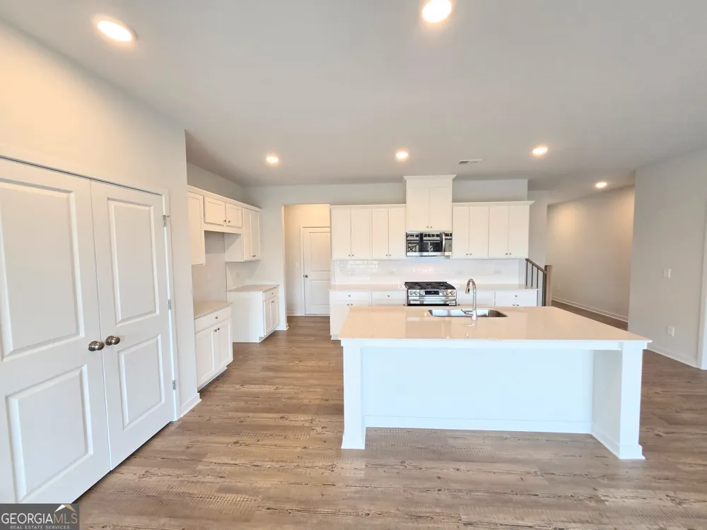 1323 Farmers LOOP Austell, GA 30106