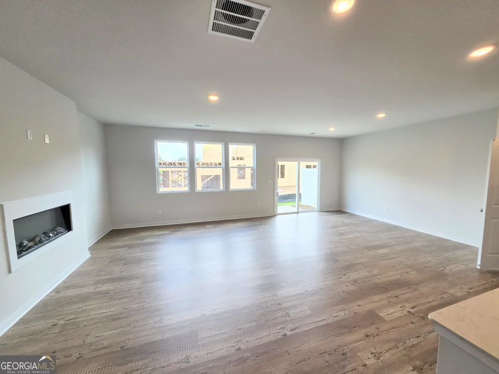 1323 Farmers LOOP Austell, GA 30106