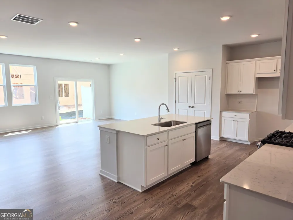 1323 Farmers LOOP Austell, GA 30106