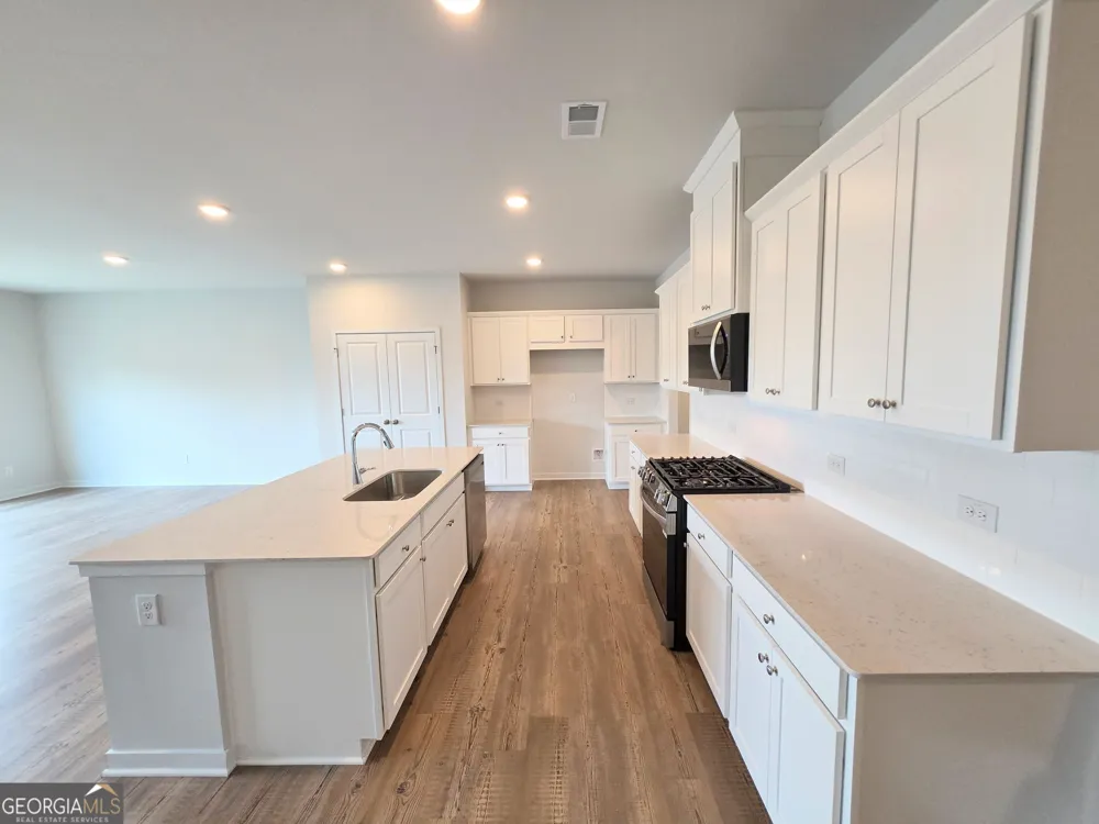 1323 Farmers LOOP Austell, GA 30106