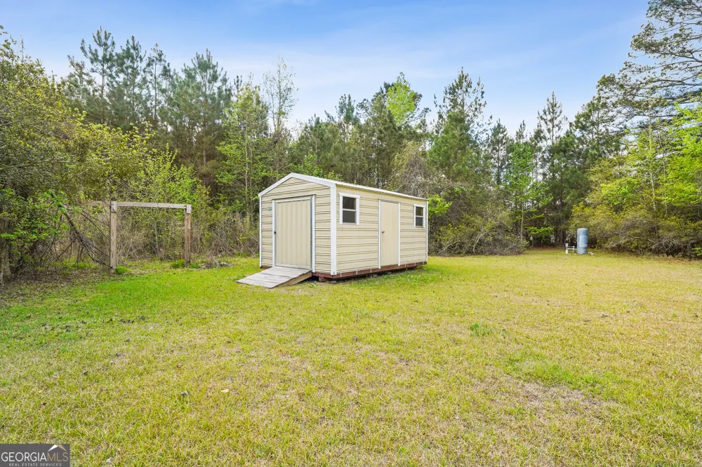 1298 Lee RD Pembroke, GA 31321