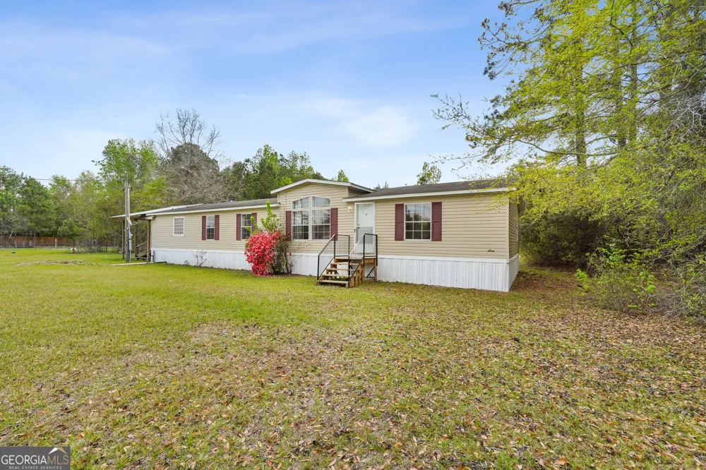 1298 Lee RD Pembroke, GA 31321