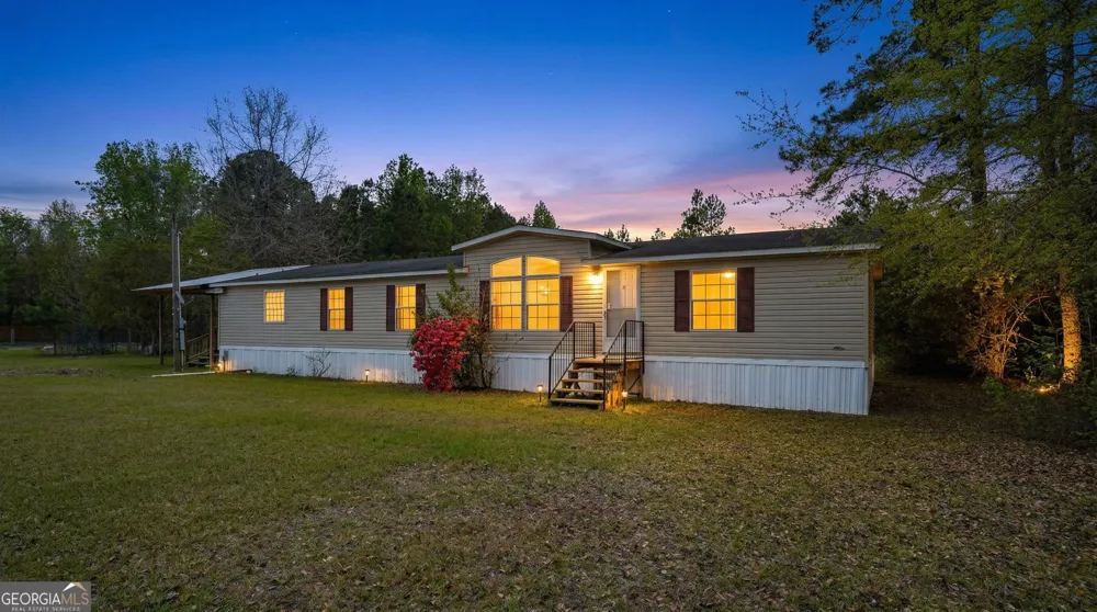 1298 Lee RD Pembroke, GA 31321