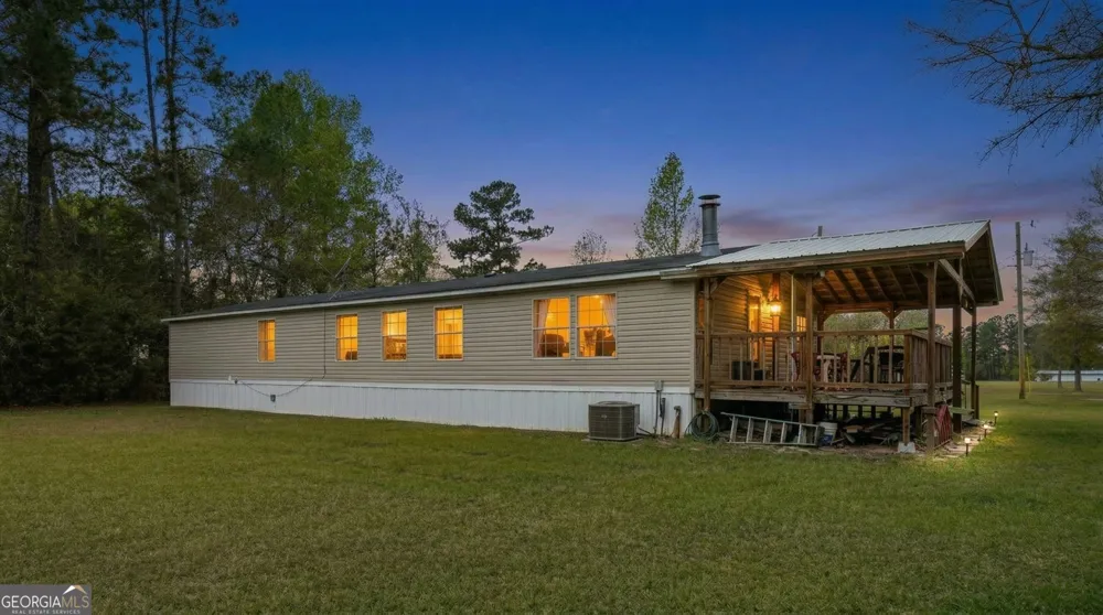 1298 Lee RD Pembroke, GA 31321