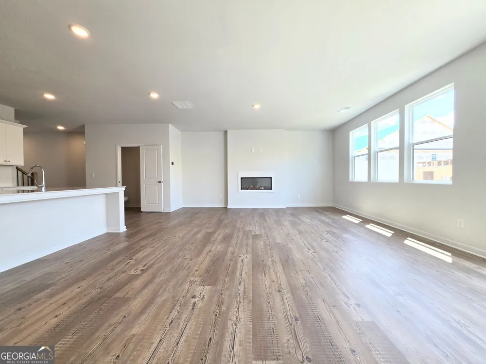 1319 Farmers LOOP Austell, GA 30106