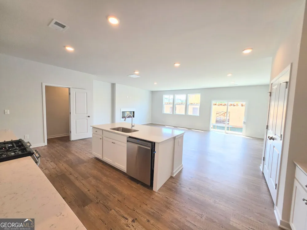 1319 Farmers LOOP Austell, GA 30106