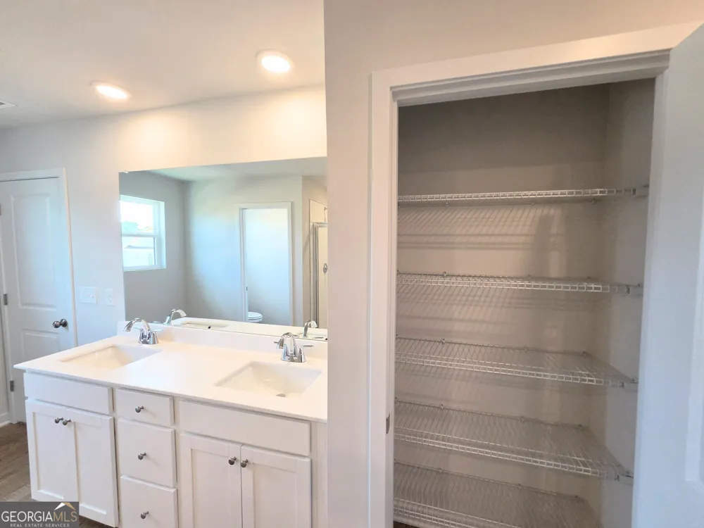 1319 Farmers LOOP Austell, GA 30106