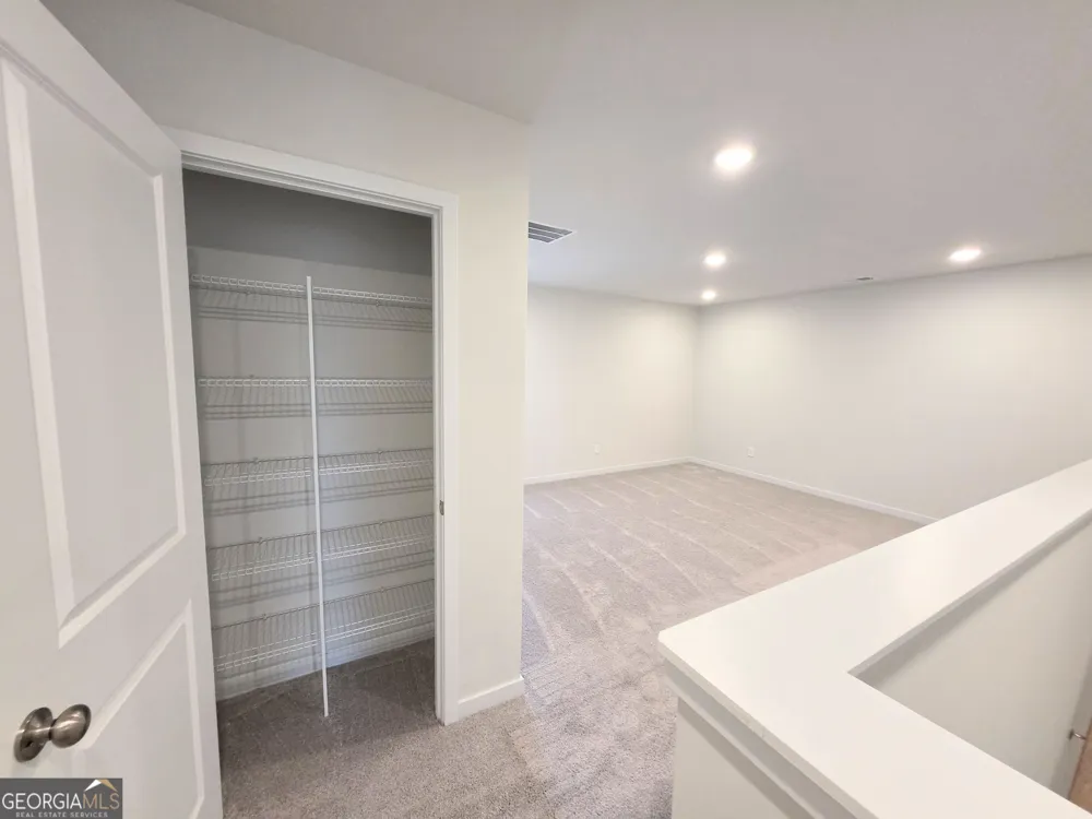 1319 Farmers LOOP Austell, GA 30106