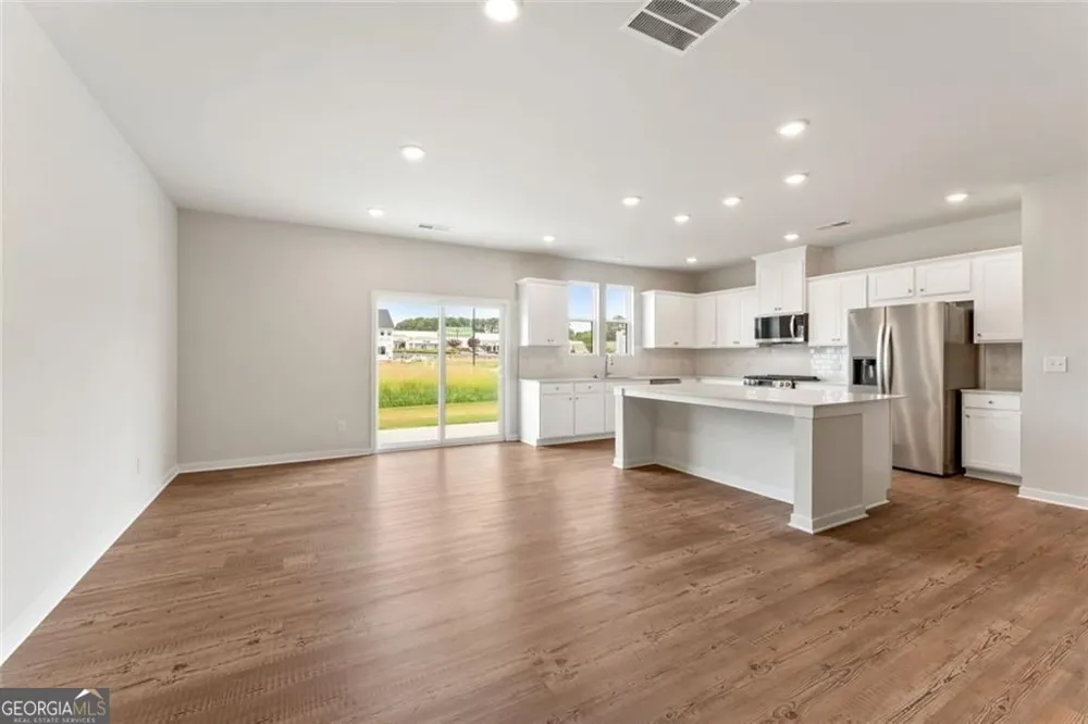 1383 Farmers LOOP Austell, GA 30106