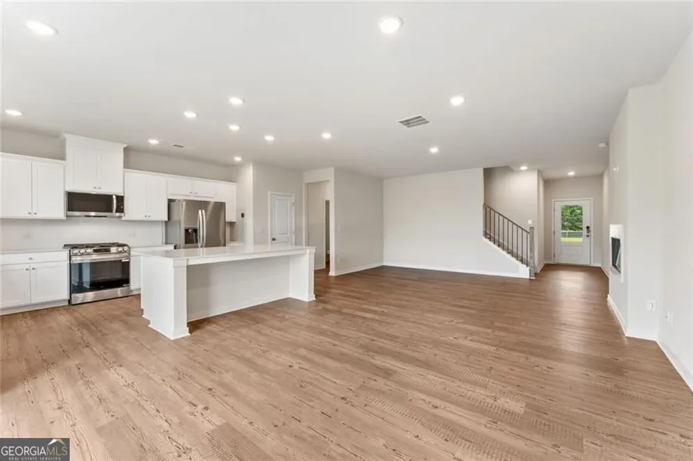1383 Farmers LOOP Austell, GA 30106