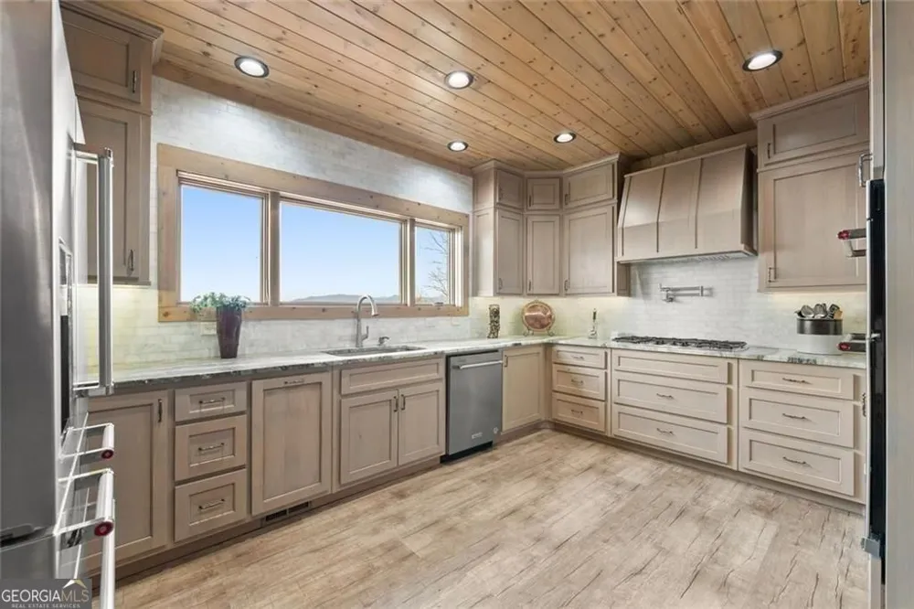 655 Mountainside DR Cleveland, GA 30528
