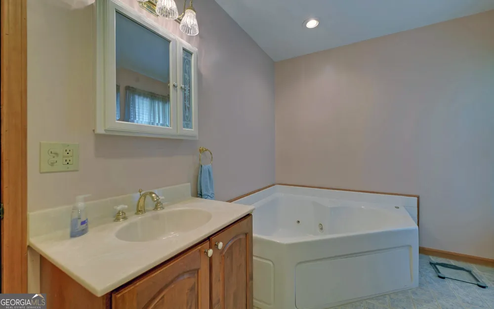 371 Shorewood CIR Toccoa, GA 30577