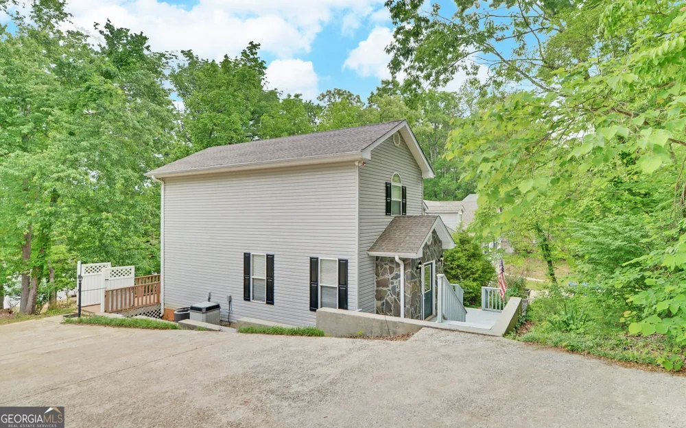 371 Shorewood CIR Toccoa, GA 30577