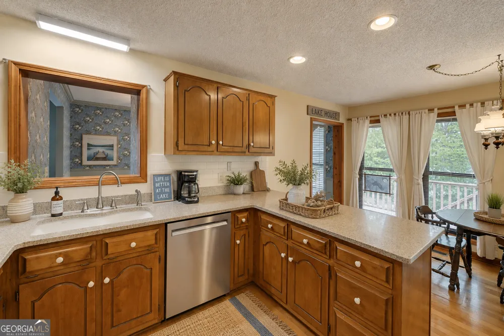 371 Shorewood CIR Toccoa, GA 30577