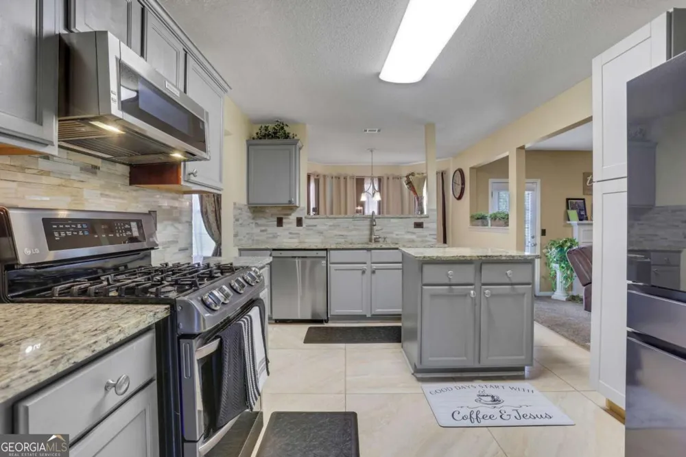 5870 Sunflower CT Ellenwood, GA 30294