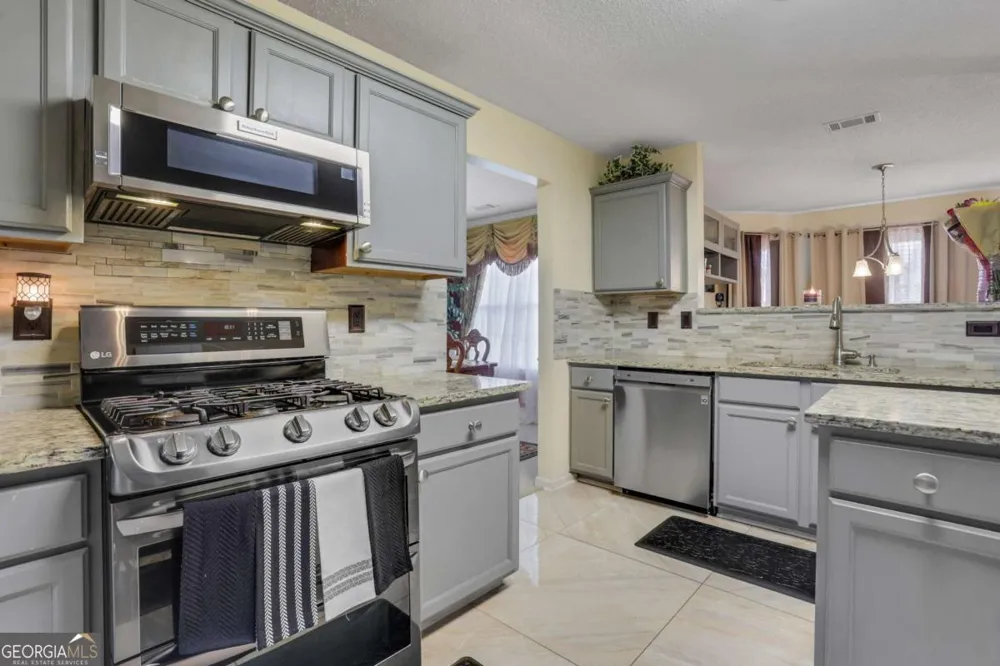 5870 Sunflower CT Ellenwood, GA 30294
