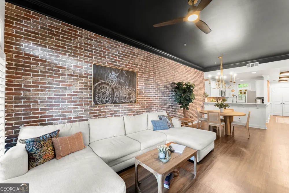 812 Creek View LN Roswell, GA 30075