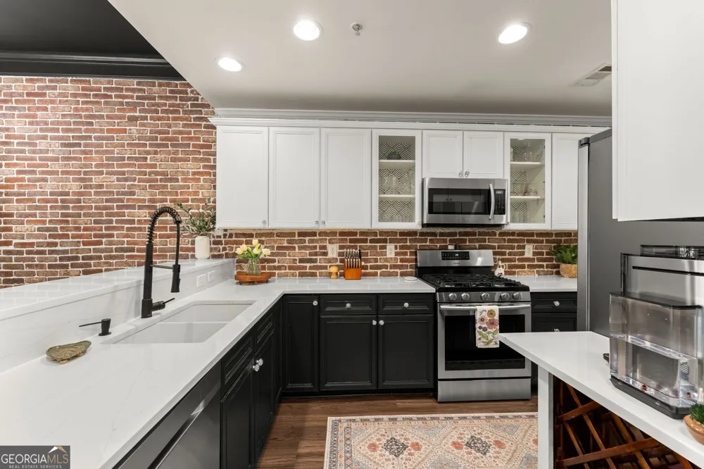 812 Creek View LN Roswell, GA 30075