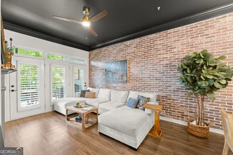 812 Creek View LN
