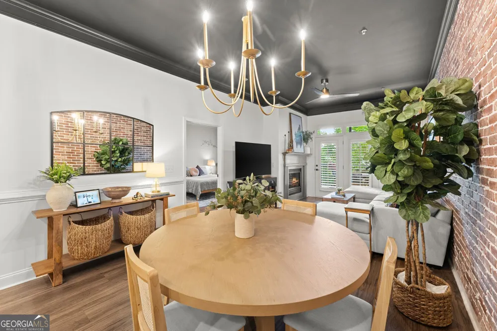 812 Creek View LN Roswell, GA 30075