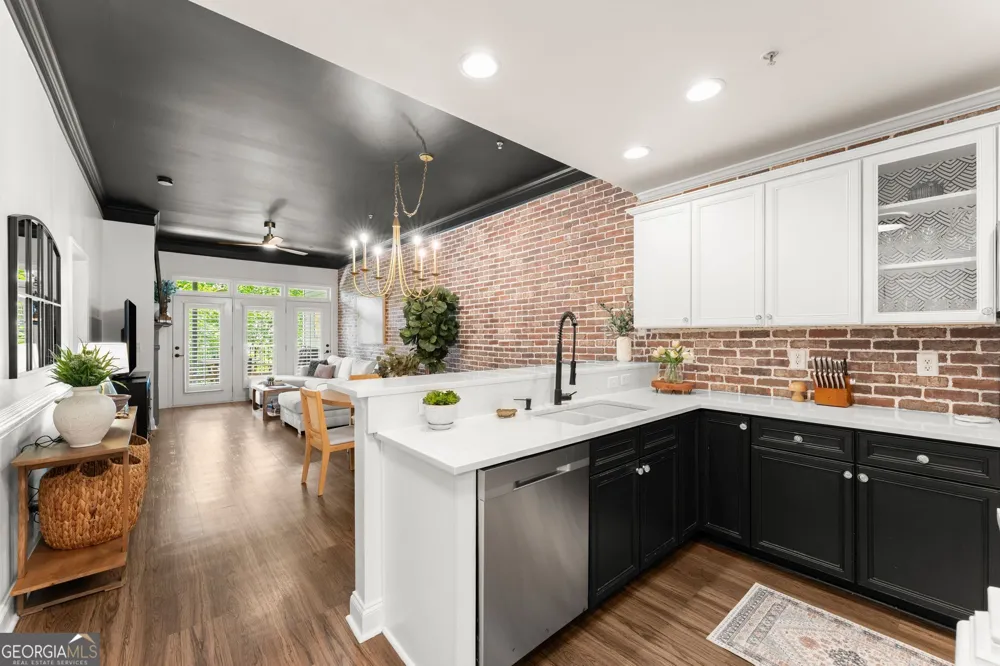 812 Creek View LN Roswell, GA 30075