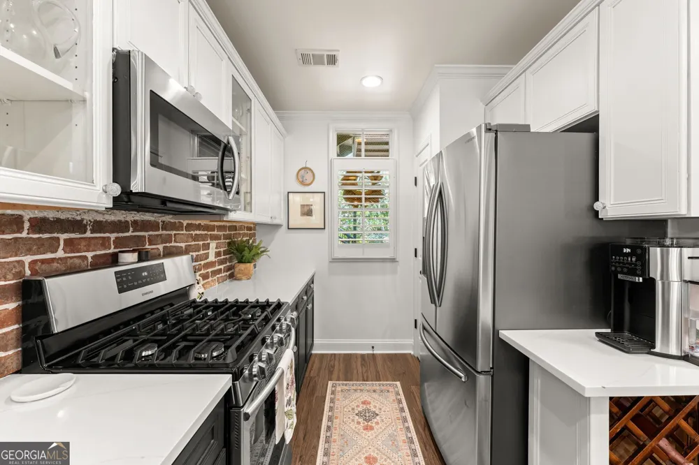 812 Creek View LN Roswell, GA 30075