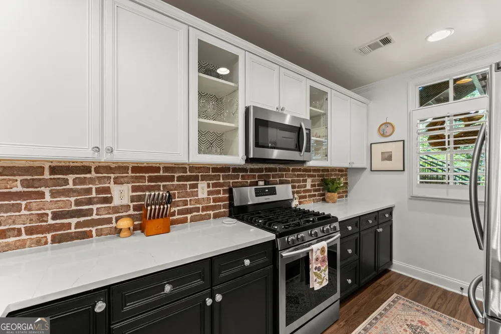 812 Creek View LN Roswell, GA 30075