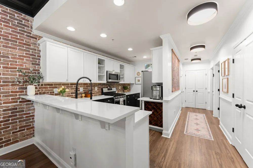 812 Creek View LN Roswell, GA 30075