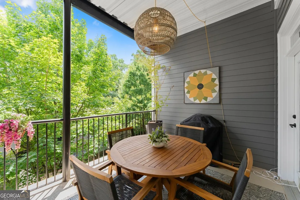 812 Creek View LN Roswell, GA 30075