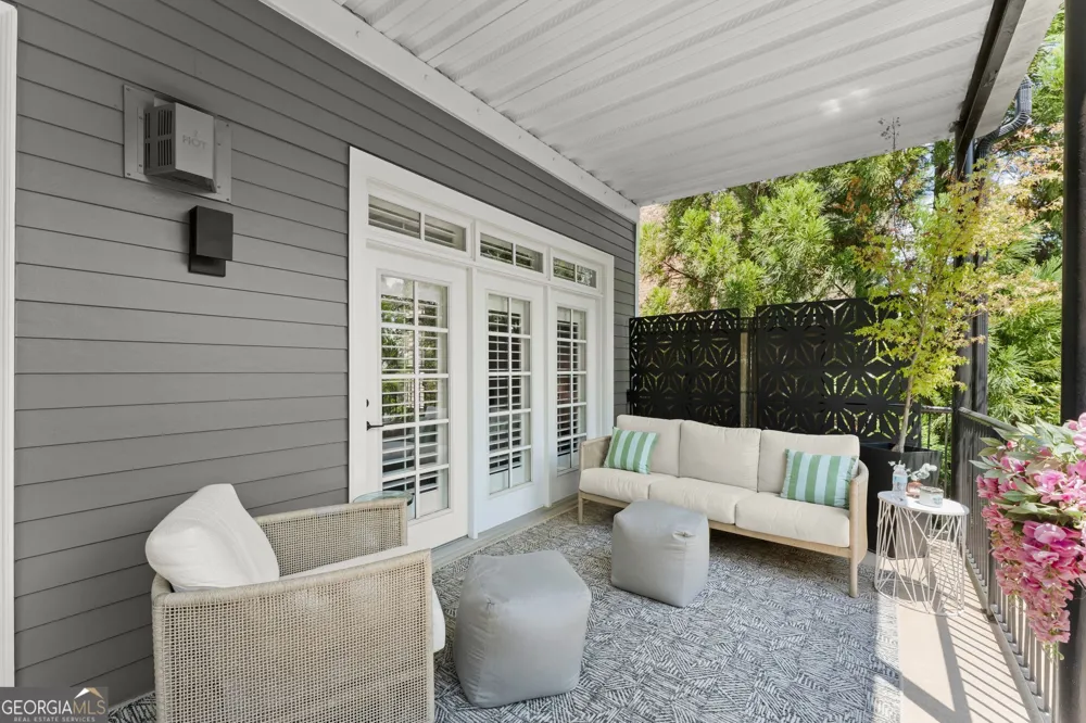 812 Creek View LN Roswell, GA 30075