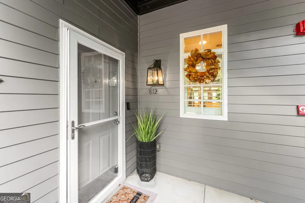 812 Creek View LN Roswell, GA 30075