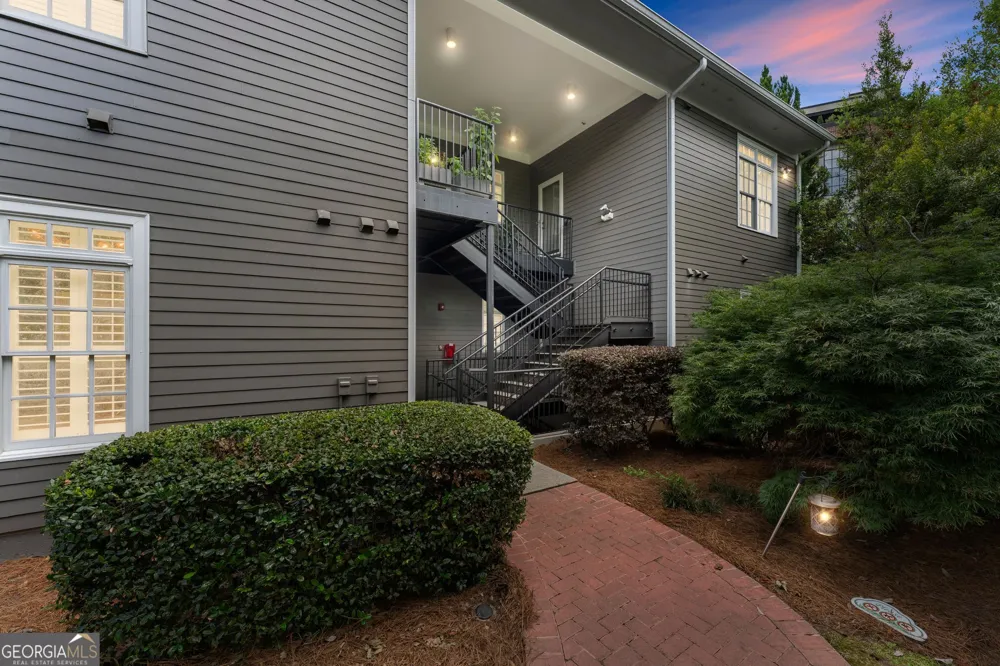 812 Creek View LN Roswell, GA 30075