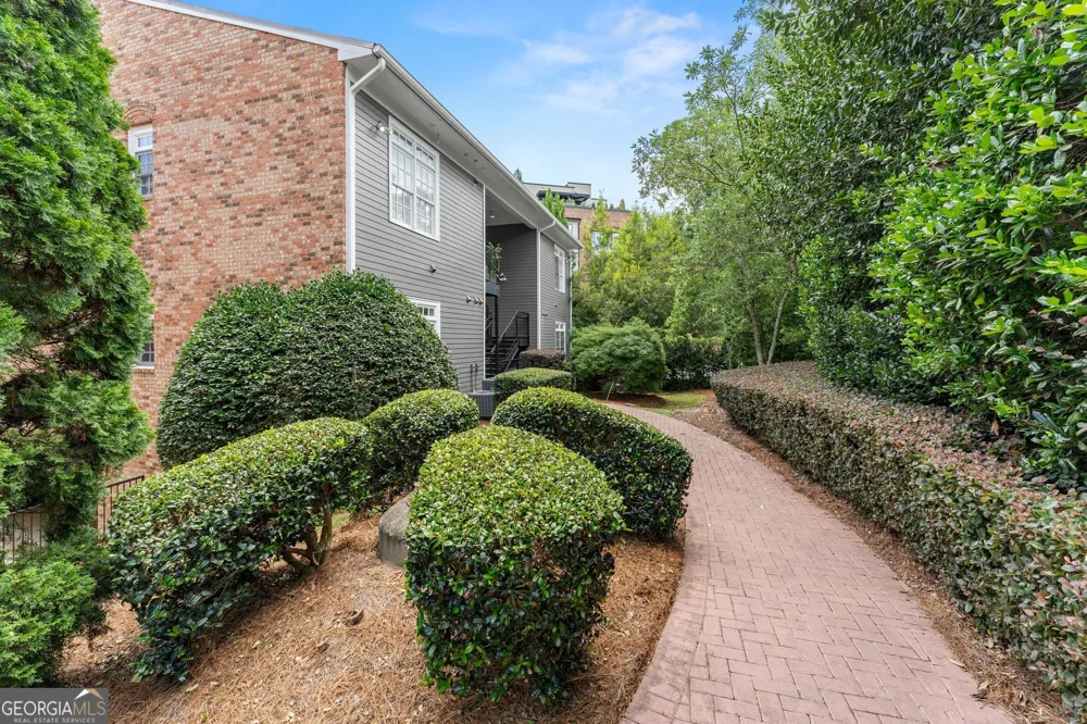 812 Creek View LN Roswell, GA 30075