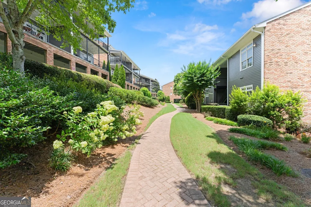 812 Creek View LN Roswell, GA 30075