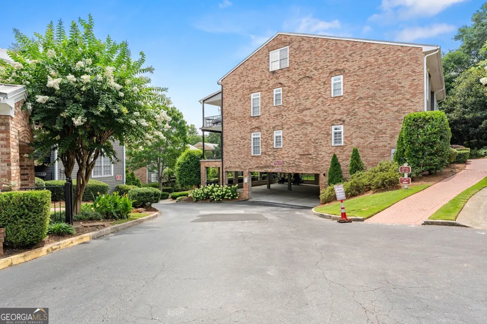 812 Creek View LN Roswell, GA 30075