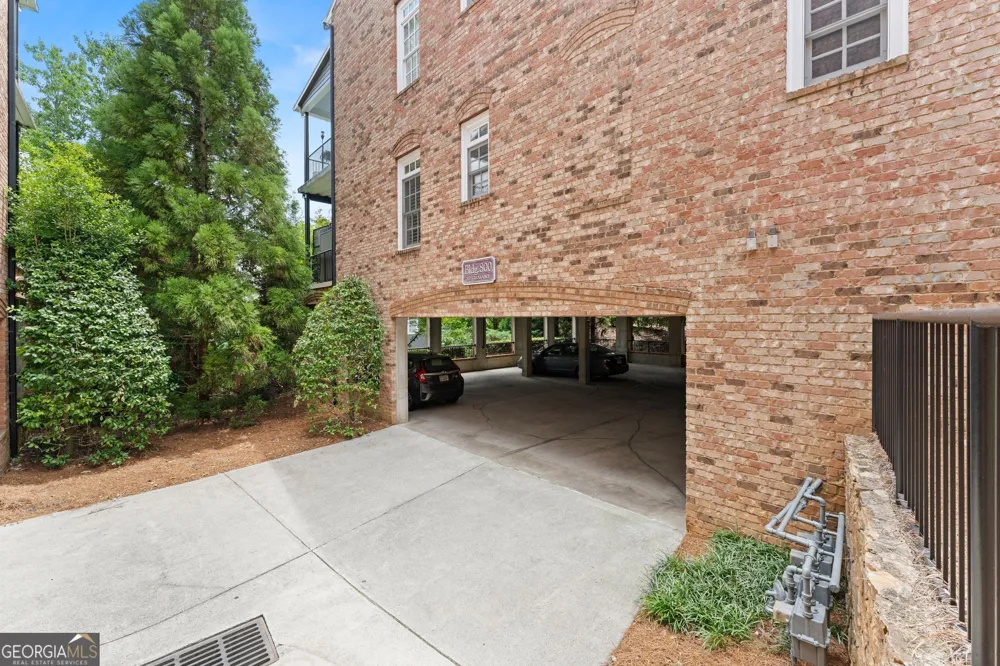 812 Creek View LN Roswell, GA 30075