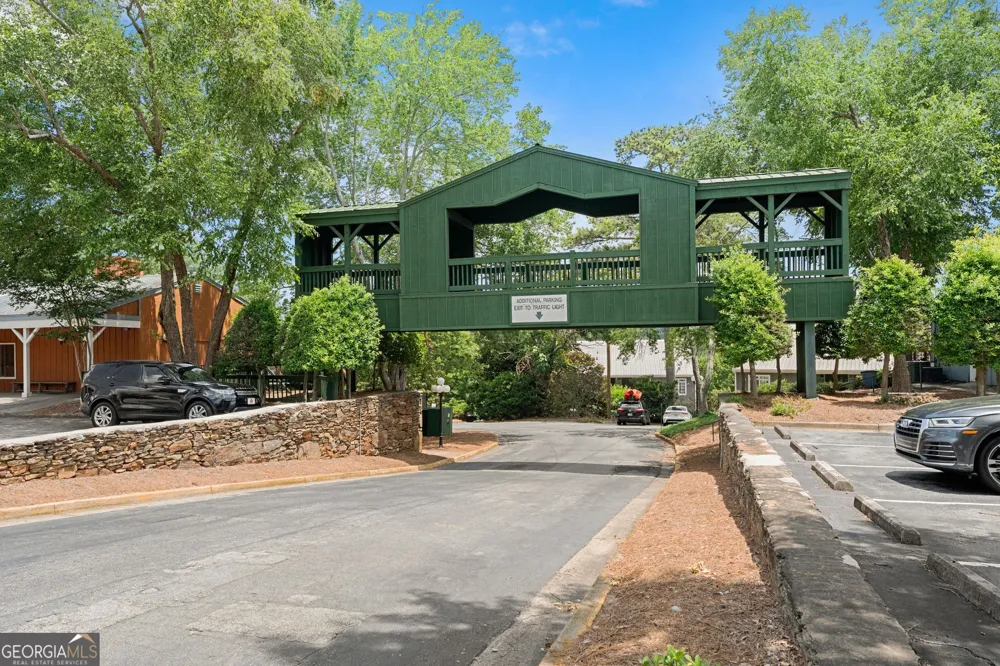 812 Creek View LN Roswell, GA 30075