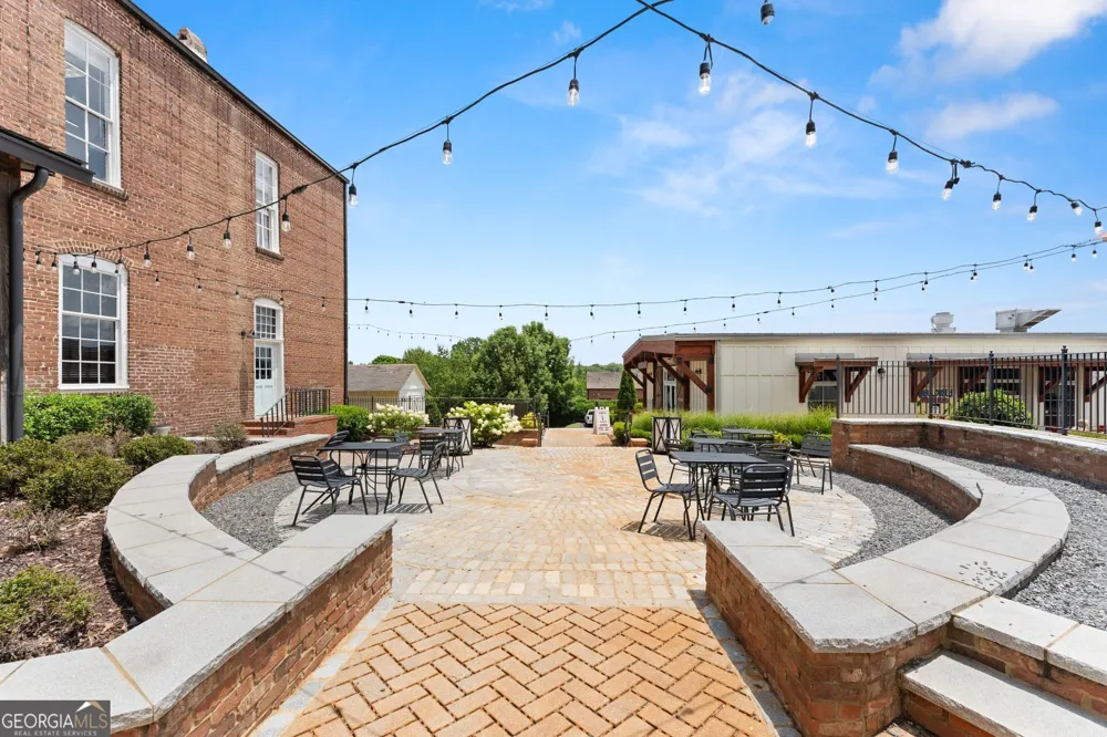 812 Creek View LN Roswell, GA 30075