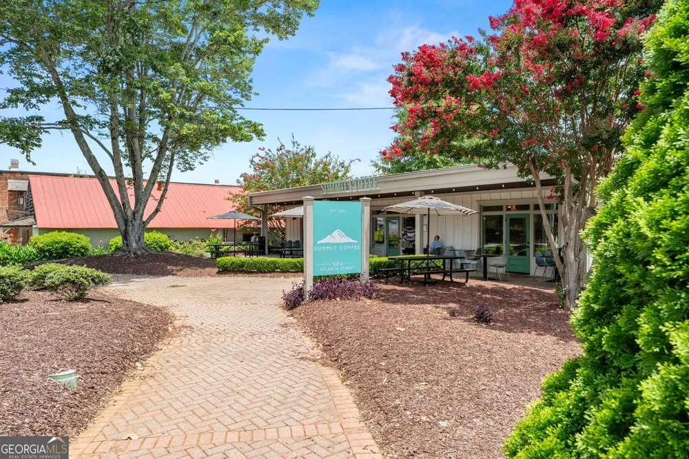 812 Creek View LN Roswell, GA 30075
