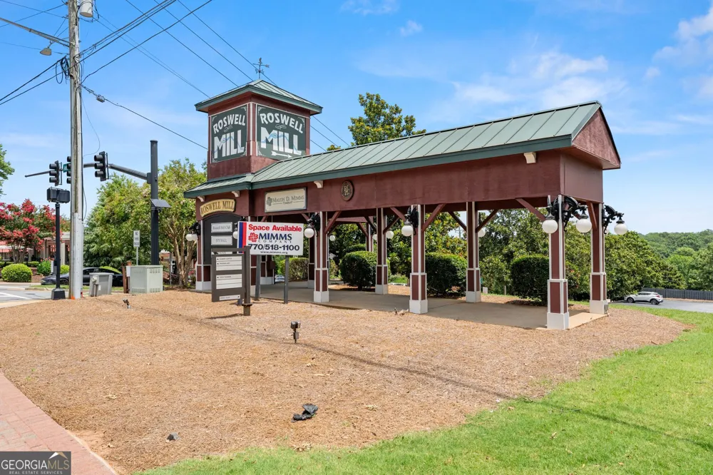 812 Creek View LN Roswell, GA 30075
