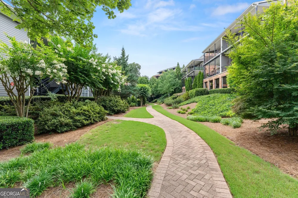 812 Creek View LN Roswell, GA 30075